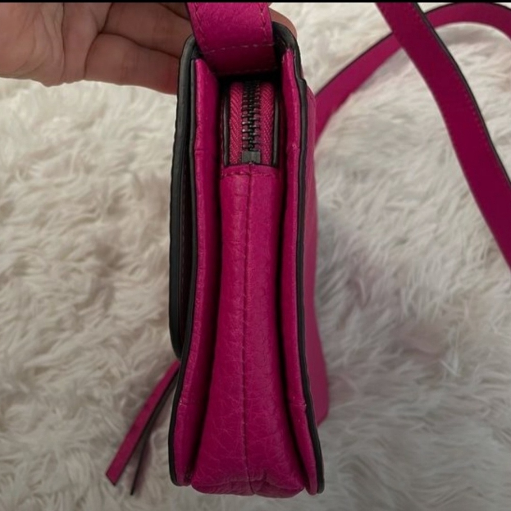 VINCE CAMUTO Mystic Magenta Leather Shoulder Compact Bag - Picture 4 of 10